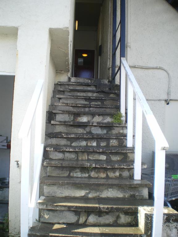 Crown Hotel Pwllheli Exterior photo