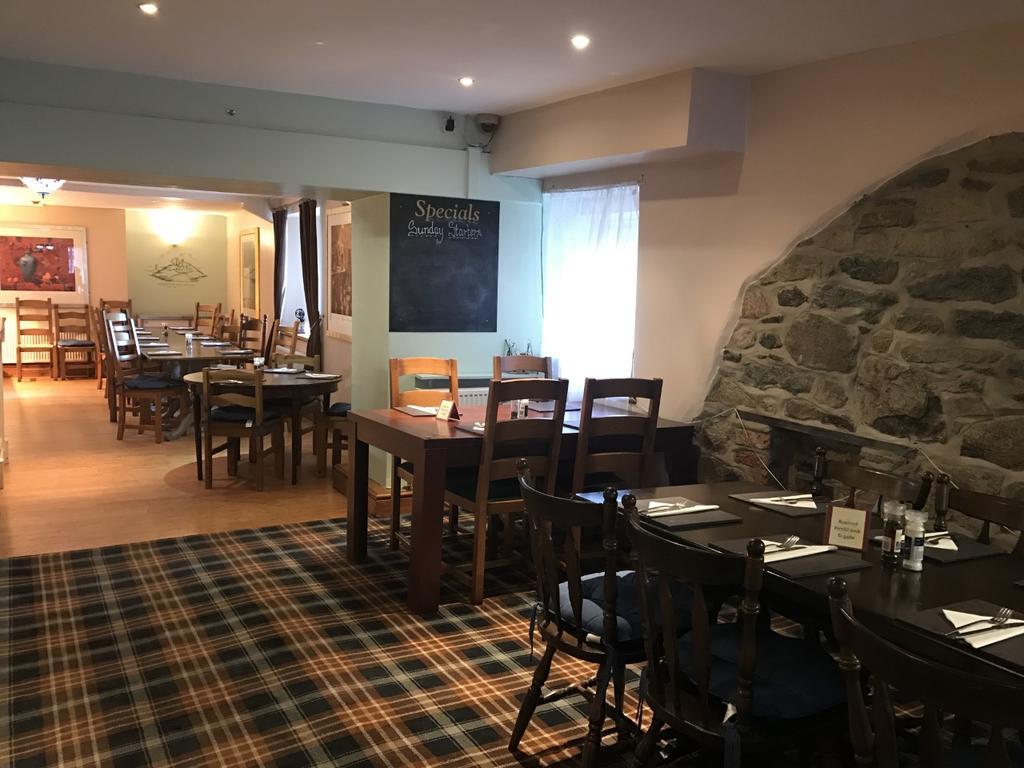 Crown Hotel Pwllheli Exterior photo